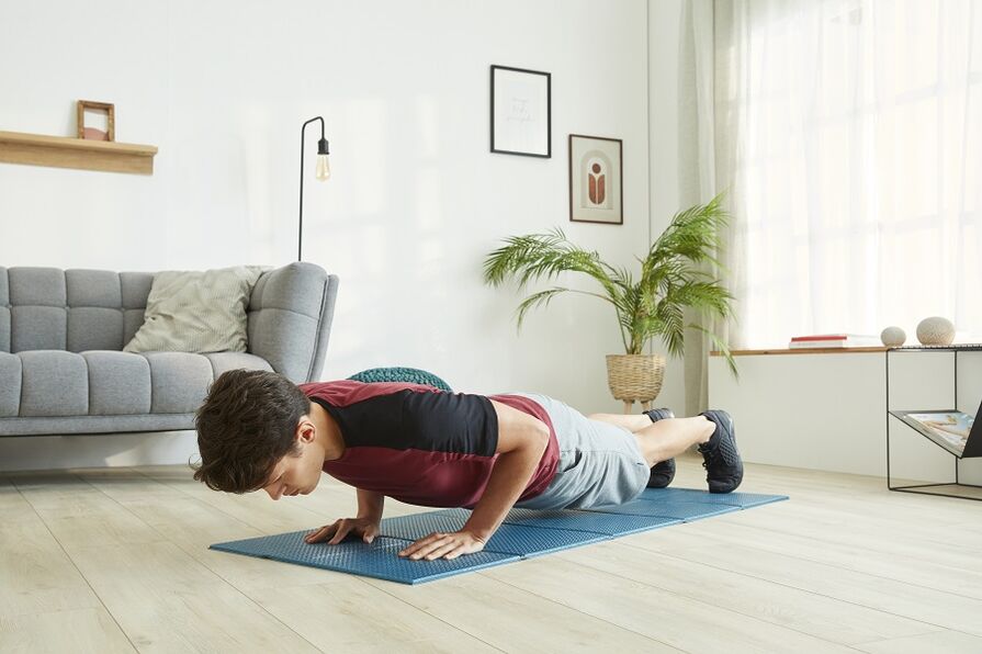 Stand on the board to train the press and back muscles