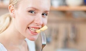 Girl eating pasta
